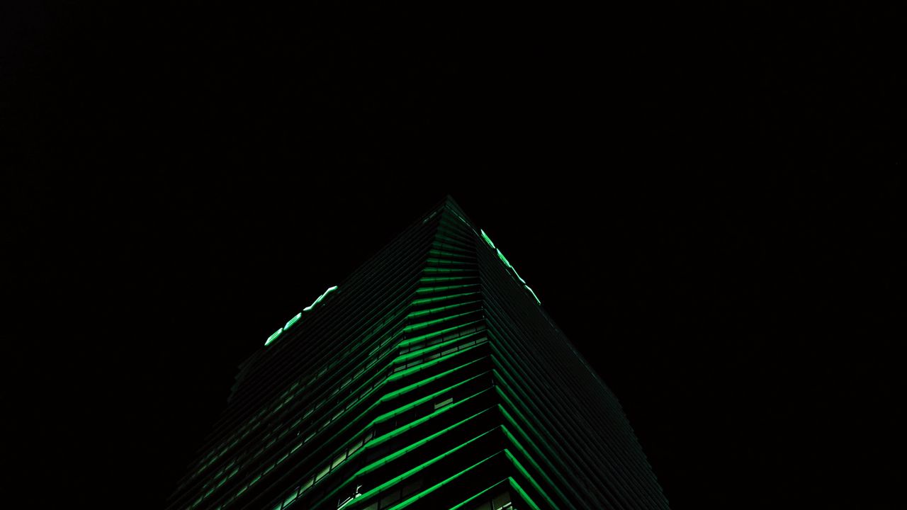 Обои небоскреб, здание, ночь, зеленый, темный
