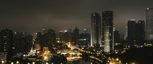 Превью обои небоскреб, здания, дорога, огни, город, ночь