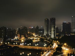Превью обои небоскреб, здания, дорога, огни, город, ночь