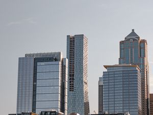 Превью обои небоскреб, здания, город, фасад, небо