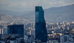 Превью обои небоскреб, здания, горы, город
