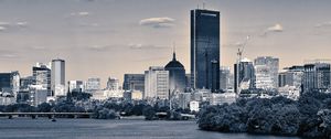 Превью обои небоскреб, здания, река, деревья, катер, город