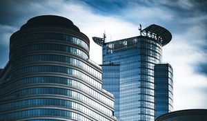 Превью обои небоскребы, окна, зеркальный, облака, небо, город