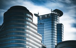 Превью обои небоскребы, окна, зеркальный, облака, небо, город