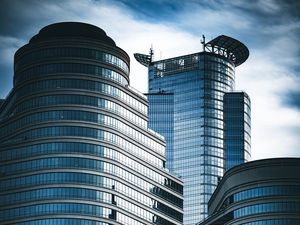 Превью обои небоскребы, окна, зеркальный, облака, небо, город