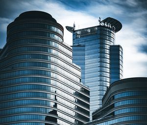 Превью обои небоскребы, окна, зеркальный, облака, небо, город