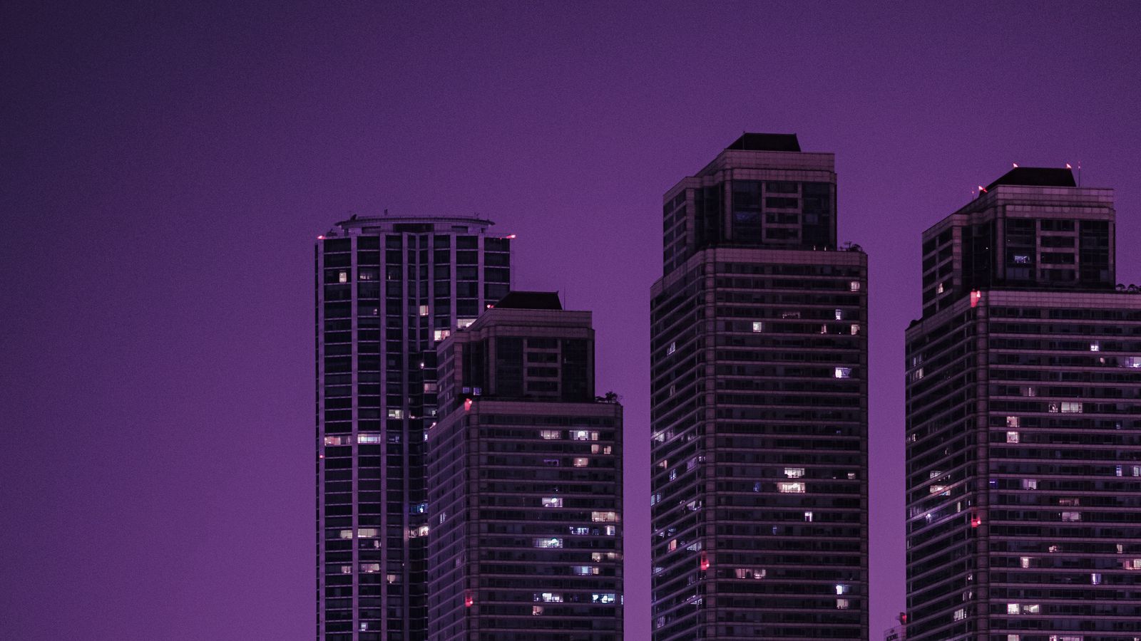 Фиолетовый небоскреб обои