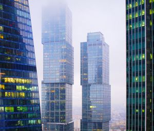 Превью обои небоскребы, здания, город, туман, архитектура, современный