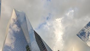 Превью обои небоскребы, здания, небо, облака, стекло, отражение