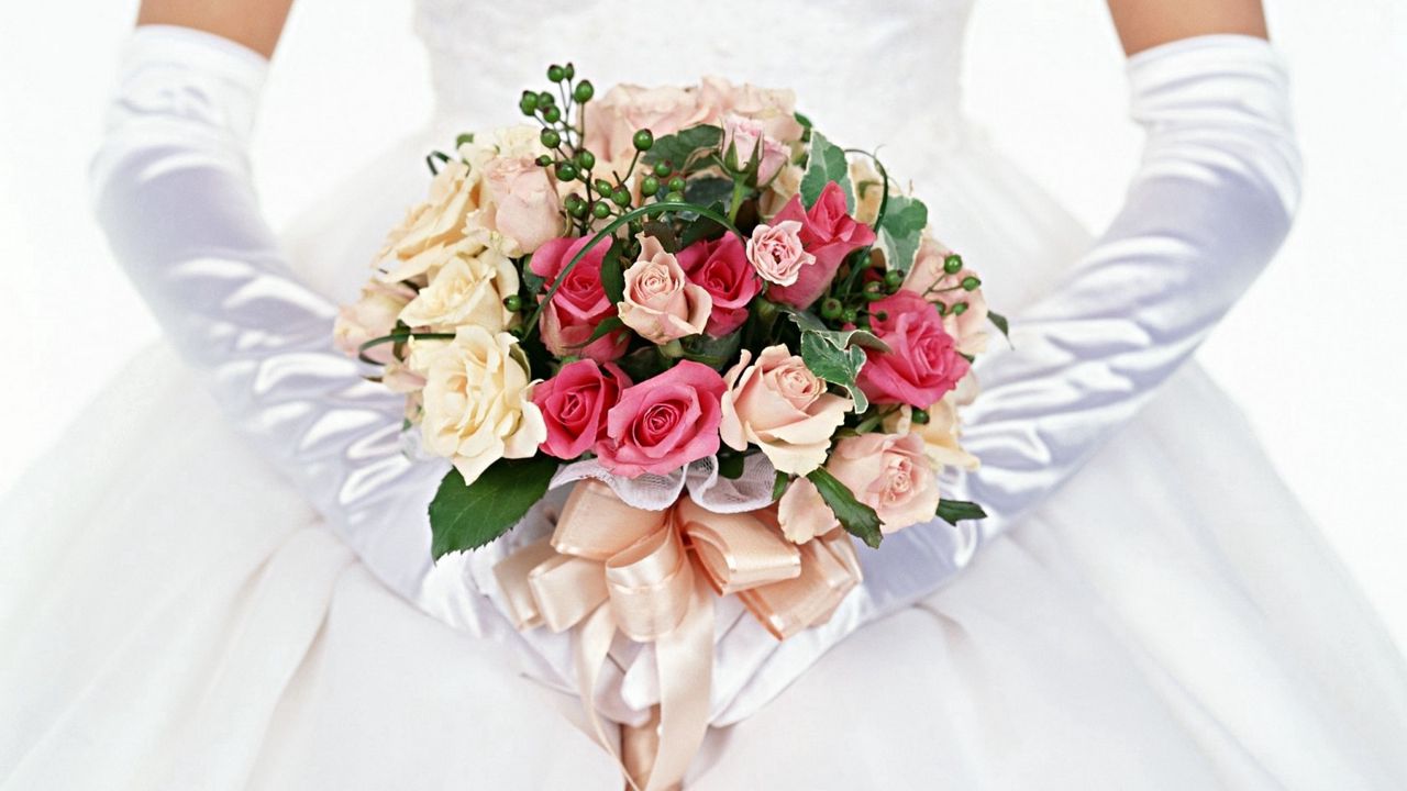 Обои невеста, букет, розы, перчатки