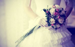 Превью обои невеста, букет, цветы, перчатки, свадьба