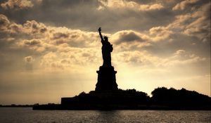 Превью обои new york, statue of liberty, нью-йорк, статуя свободы, река, вечер