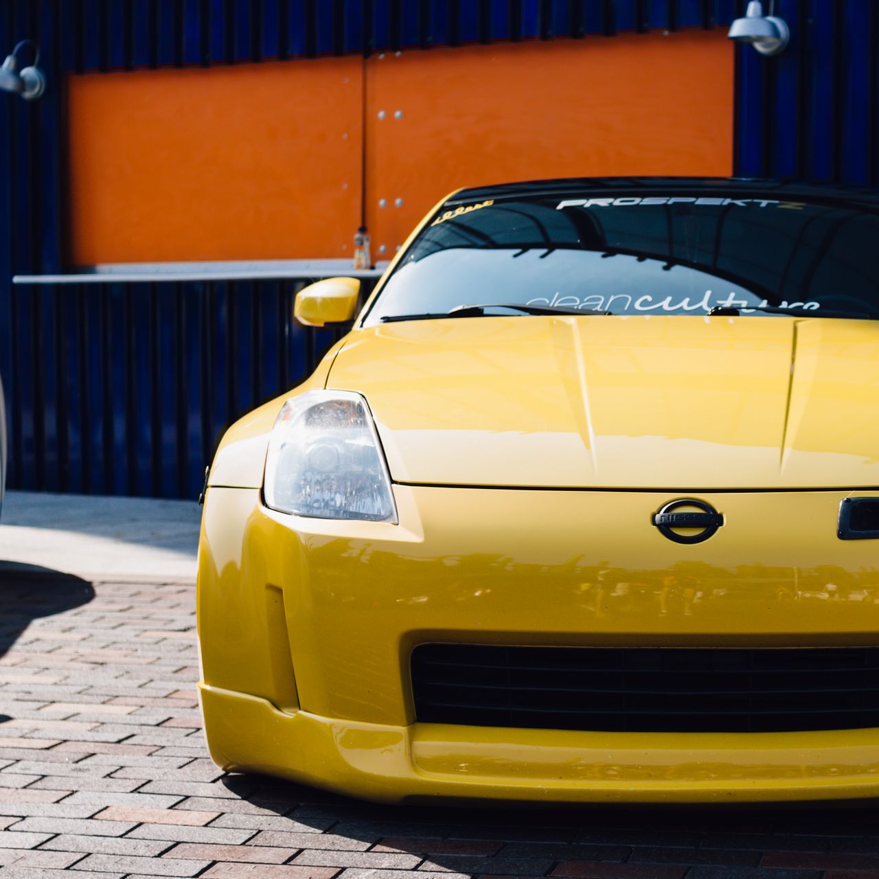 Nissan 350z желтая