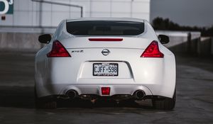 Превью обои nissan 370z, nissan, автомобиль, спорткар, вид сзади