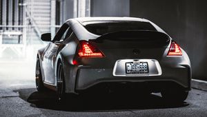 Превью обои nissan 370z, nissan, автомобиль, спорткар, вид сзади, белый