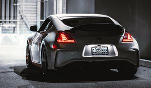 Превью обои nissan 370z, nissan, автомобиль, спорткар, вид сзади, белый