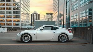 Превью обои nissan 370z, nissan, автомобиль, спорткар, вид сбоку, белый