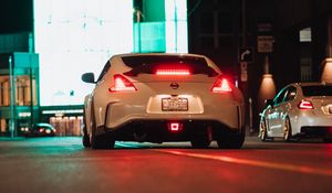 Превью обои nissan 370z, nissan, автомобиль, белый, дорога, ночь