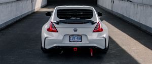 Превью обои nissan 370z, nissan, автомобиль, белый, вид сзади