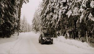 Превью обои nissan, автомобиль, внедорожник, снег, деревья
