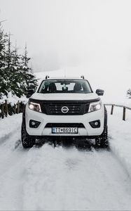 Превью обои nissan, автомобиль, внедорожник, белый, вид спереди, снег