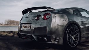Превью обои nissan gt-r, nissan, автомобиль, серебряный, дорога, вид сбоку