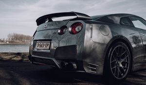 Превью обои nissan gt-r, nissan, автомобиль, серебряный, дорога, вид сбоку