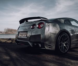 Превью обои nissan gt-r, nissan, автомобиль, серебряный, дорога, вид сбоку