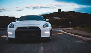 Превью обои nissan gt-r, nissan, машина, спорткар, белый, вид спереди