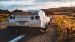 Превью обои nissan gt-r, nissan, спорткар, машина, белый, вид сзади