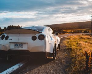 Превью обои nissan gt-r, nissan, спорткар, машина, белый, вид сзади