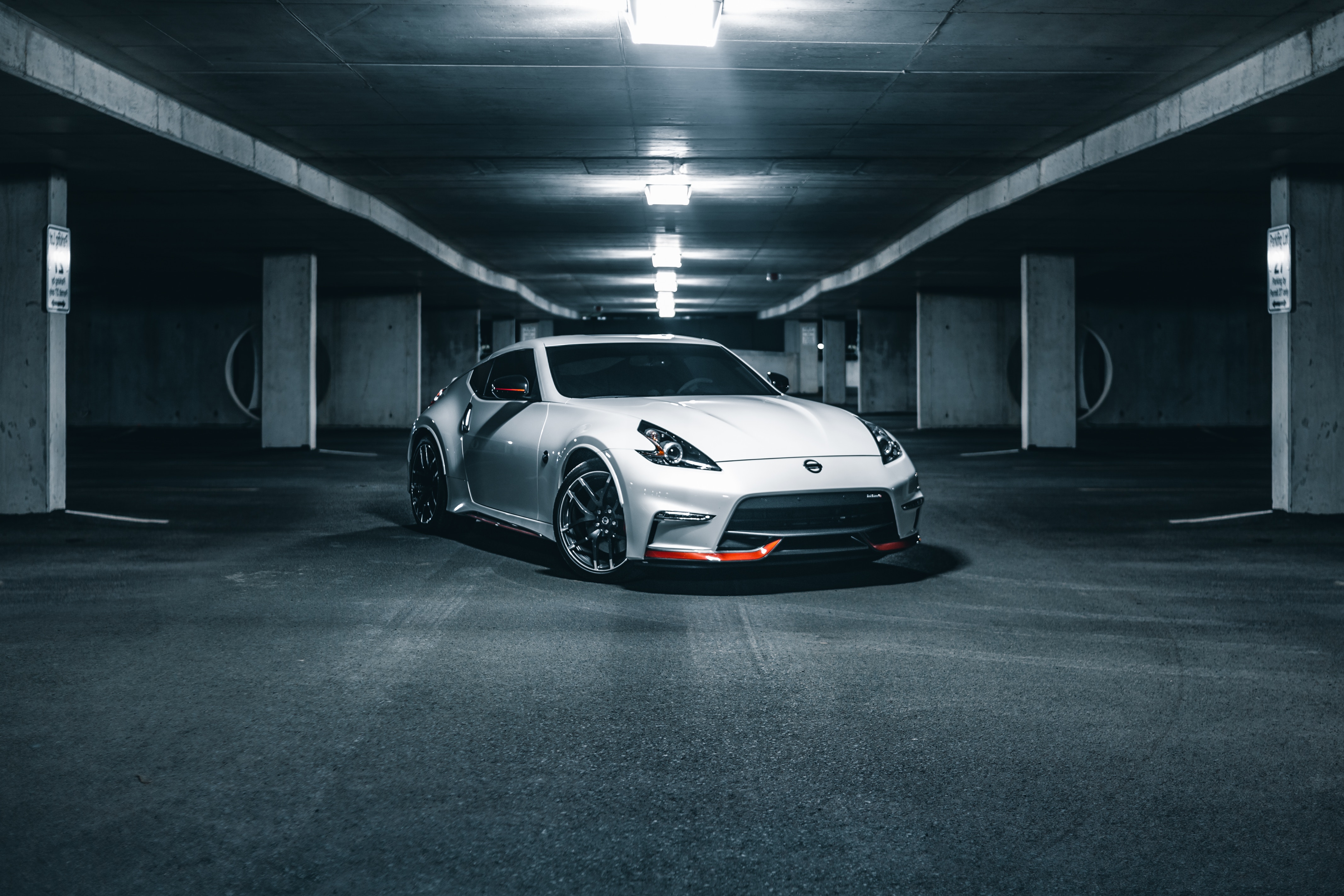 R вид. Nissan 370z 4k. Nissan 370z Wallpaper 4k. Nissan 370z Nissan GTR. Ниссан ГТР car parking.