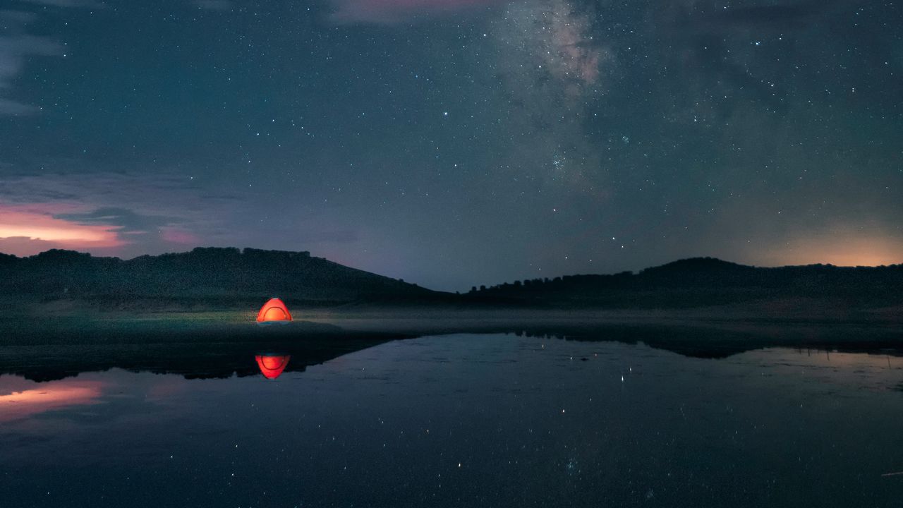 Обои ночь, озеро, звезды, палатка, кемпинг