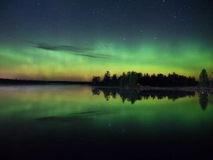 Превью обои ночь, зеленый, звездное небо, река