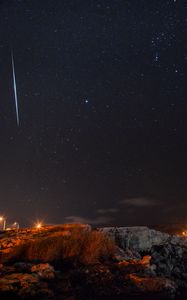 Превью обои ночь, звездное небо, пейзаж, скалистый, темный