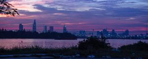 Превью обои ночной город, огни города, река, небоскребы