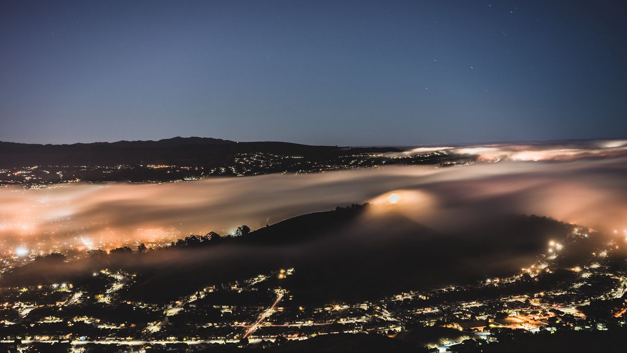 Обои ночной город, туман, вид сверху, горизонт, пелена