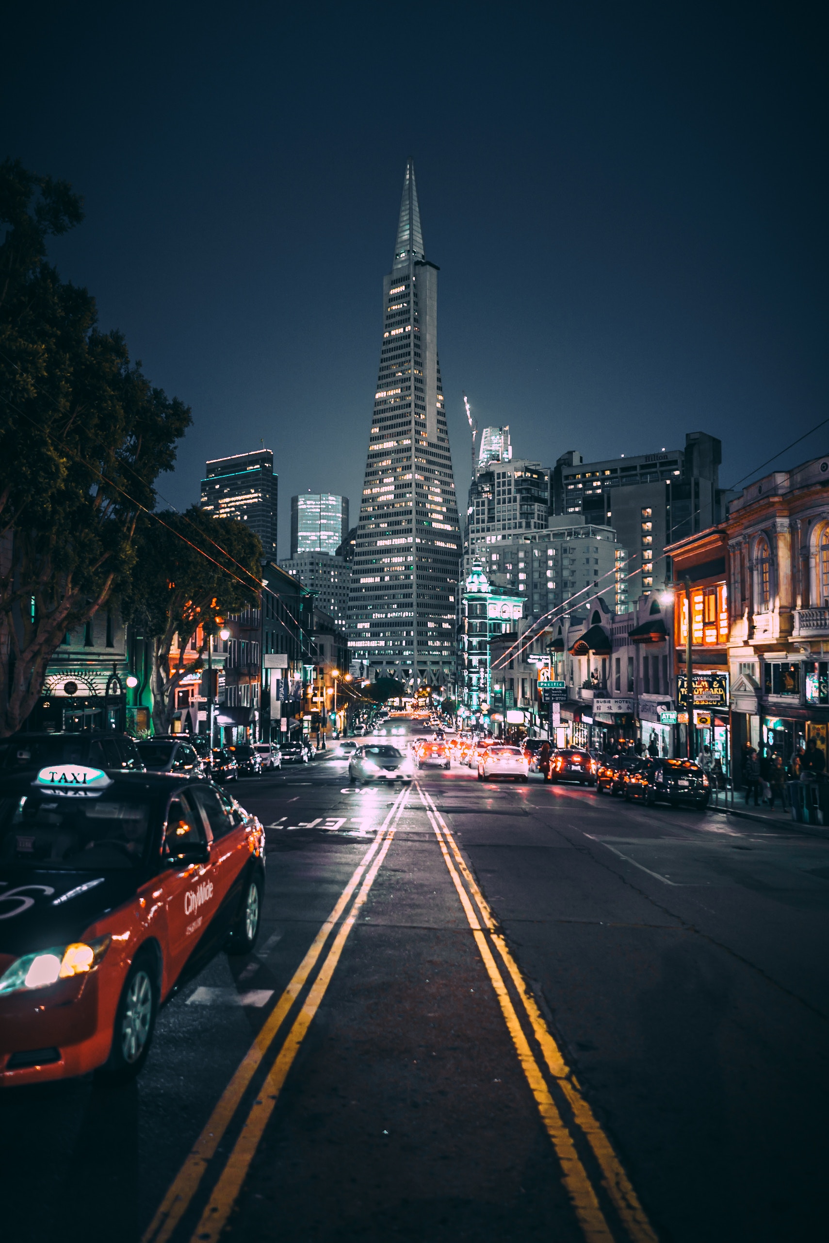 Фото улиц на телефон. Ночной Сан Франциско. США Сан Франциско ночной. Сан Франциско Сити. Улицы Сан Франциско ночью.