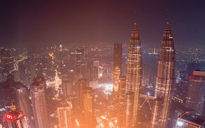 Превью обои ночной город, вид сверху, огни города, небоскребы, архитектура, куала лумпур, малайзия