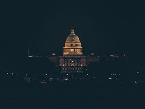 Превью обои ночной город, здание, архитектура, ночь, темный
