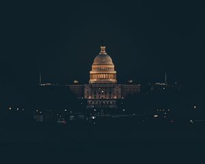 Превью обои ночной город, здание, архитектура, ночь, темный