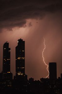 Превью обои ночной город, здания, молния, небо