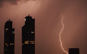 Превью обои ночной город, здания, молния, небо