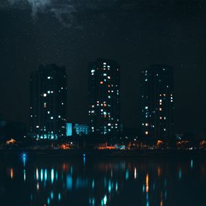 Превью обои ночной город, здания, небоскребы, огни, луна, городской пейзаж