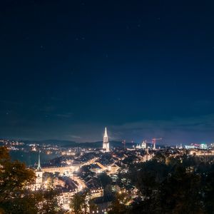 Превью обои ночной город, звездное небо, ночь, огни города, вид сверху