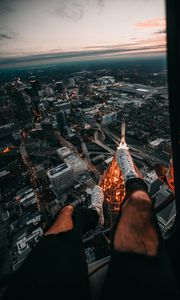 Превью обои ноги, город, вид сверху, дорога