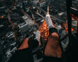 Превью обои ноги, город, вид сверху, дорога