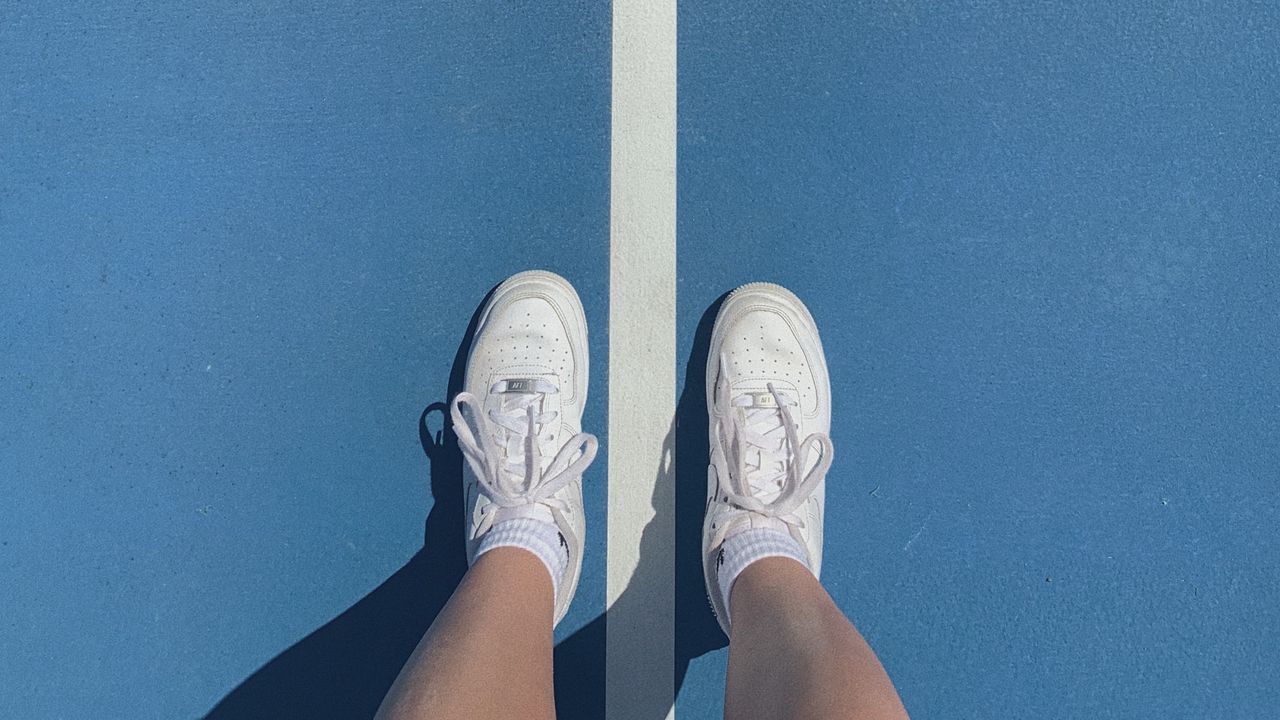 Обои ноги, кроссовки, теннис, сетка, теннисный корт