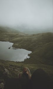 Превью обои ноги, озеро, туман, холмы, склон