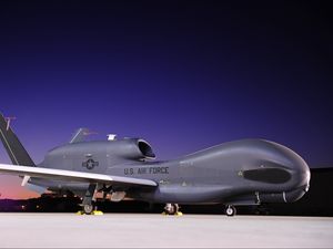 Превью обои northrop grumman, rq-4, аэродром, самолет